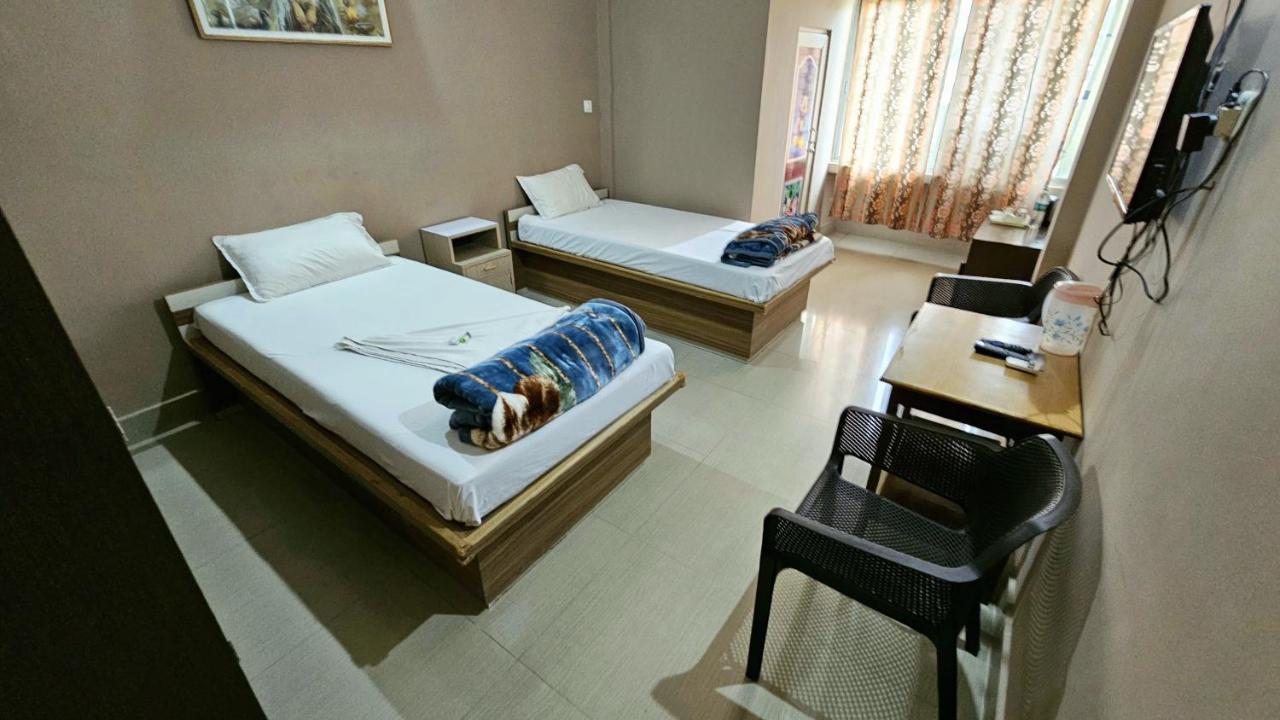Hotel Rishiraj Jorhāt 外观 照片
