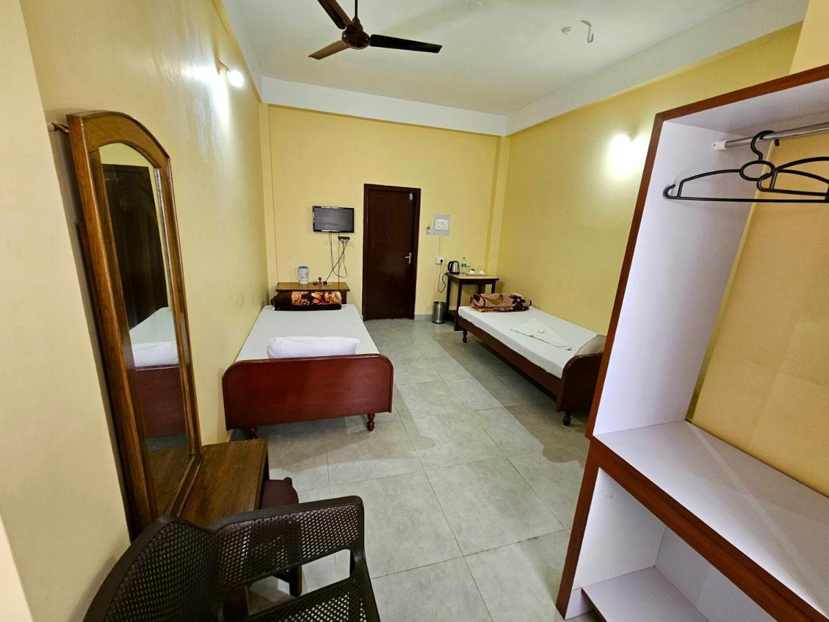 Hotel Rishiraj Jorhāt 外观 照片