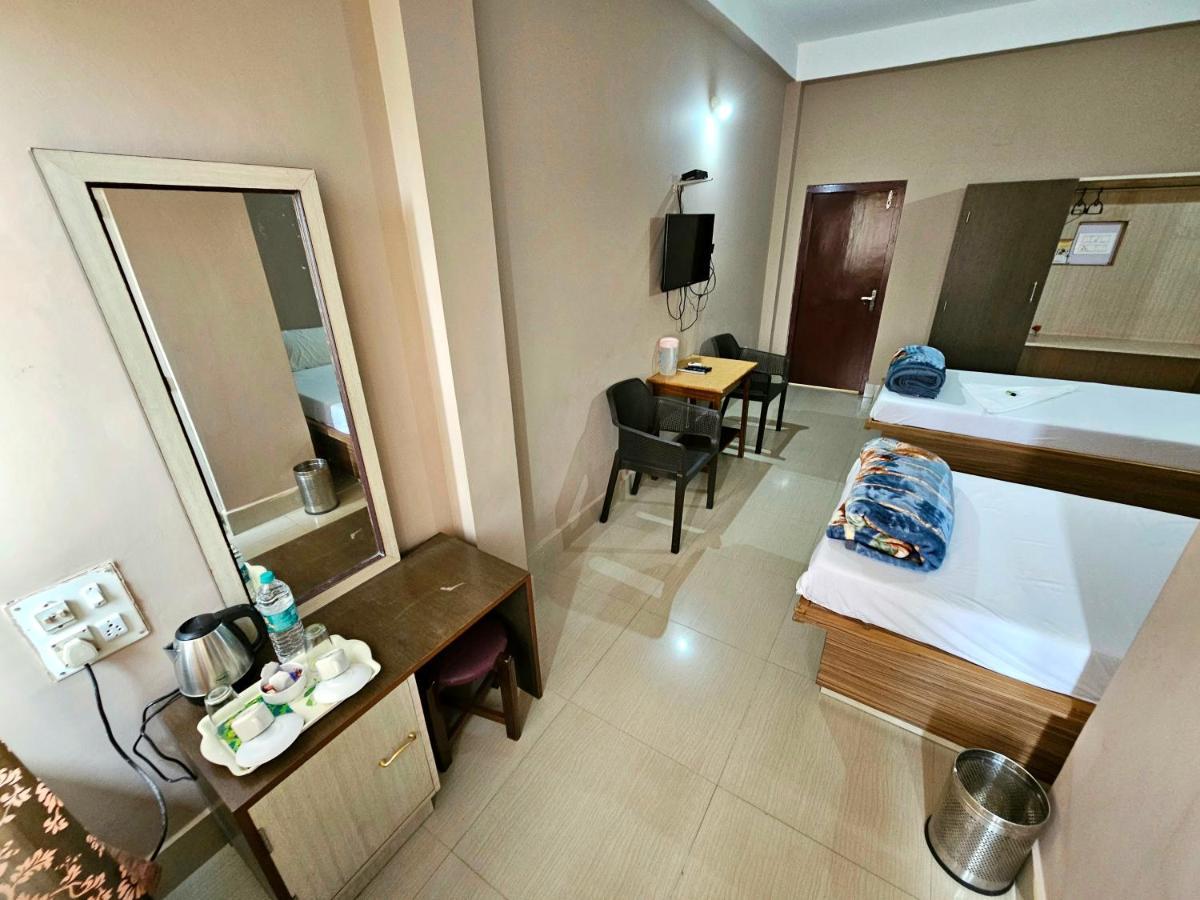 Hotel Rishiraj Jorhāt 外观 照片