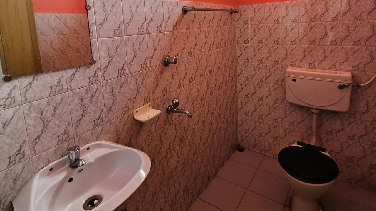 Hotel Rishiraj Jorhāt 外观 照片